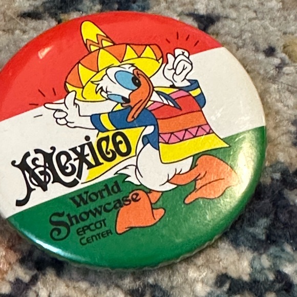 Donald Duck The Three Caballeros Mexico Button - Picture 3 of 5